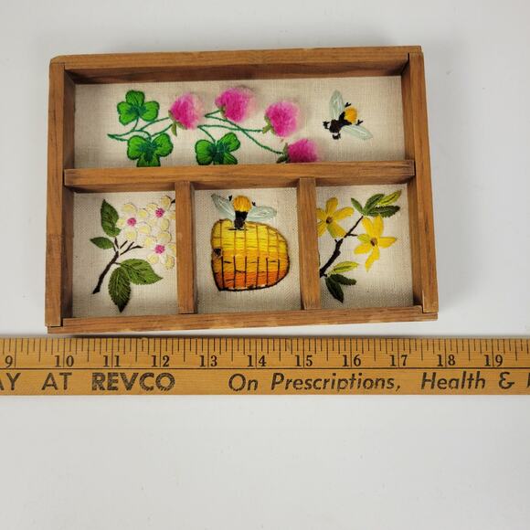 Vtg Bucilla Completed Creative Needlecraft Making Honey Shadow Box Hutch Bee - Picture 5 of 10
